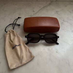 Illesteva Berlin Sunglasses with Case